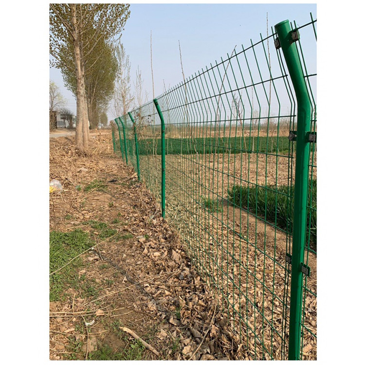 中久供应角铁护栏网 绿色公路围栏网边框护栏网 浸塑绿隔离防护网