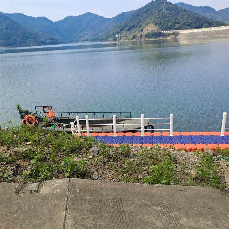 夏季水上樂園休閑平臺 柏泰多用途水上浮箱推廣