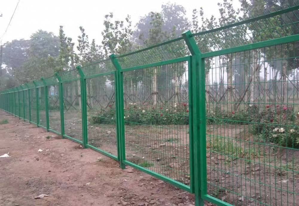 围墙围栏公路铁路双边丝护栏网果园圈地护栏网养殖隔离钢丝防护网