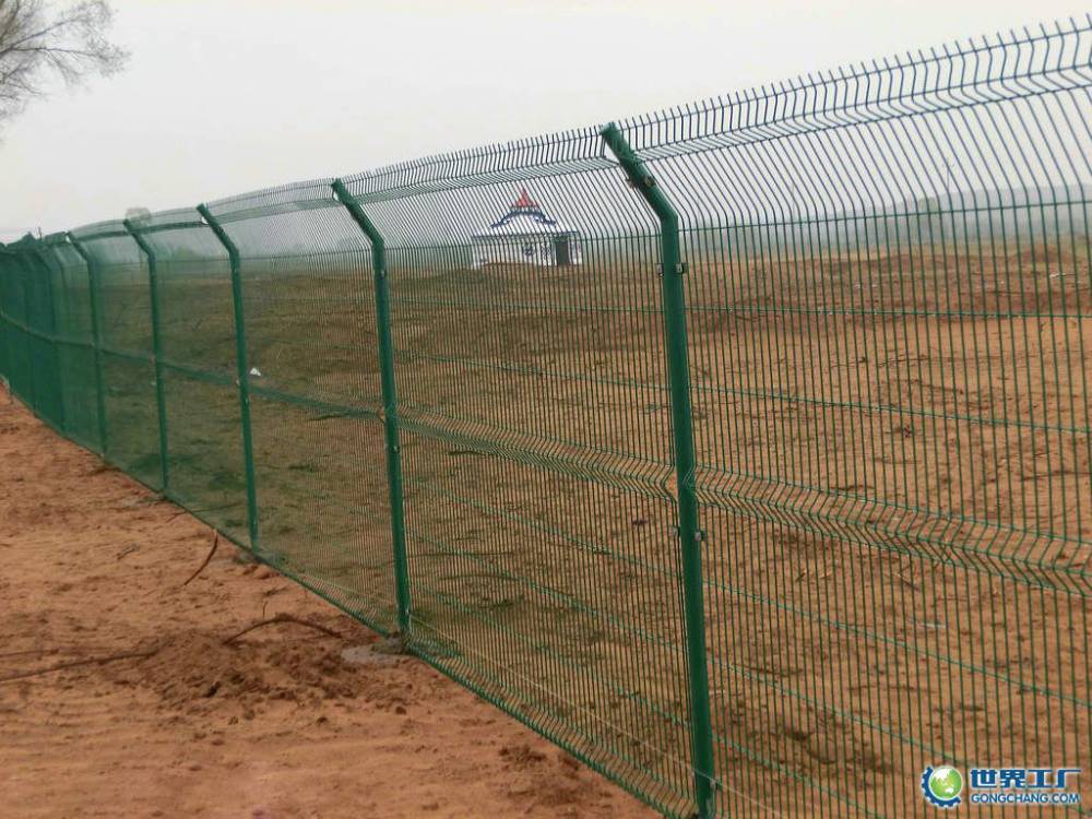 双边丝护栏隔离栅厂家 高速公路护栏网 C型柱高速封闭隔离网