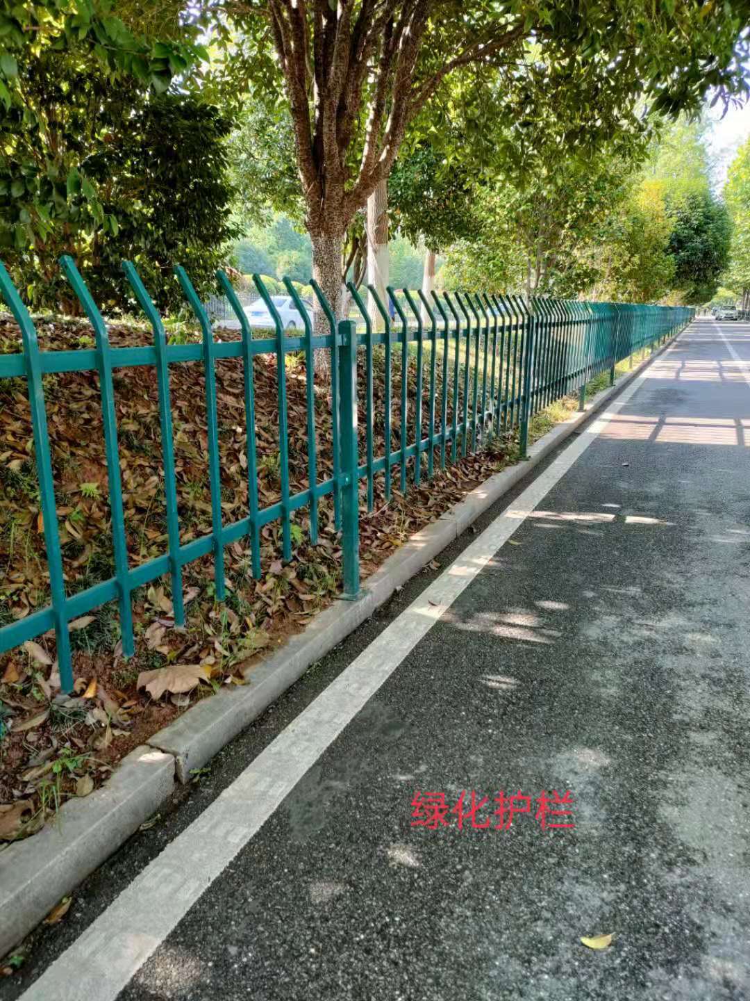 可调节锌钢绿化草坪栏杆安装图片 使用说明介绍