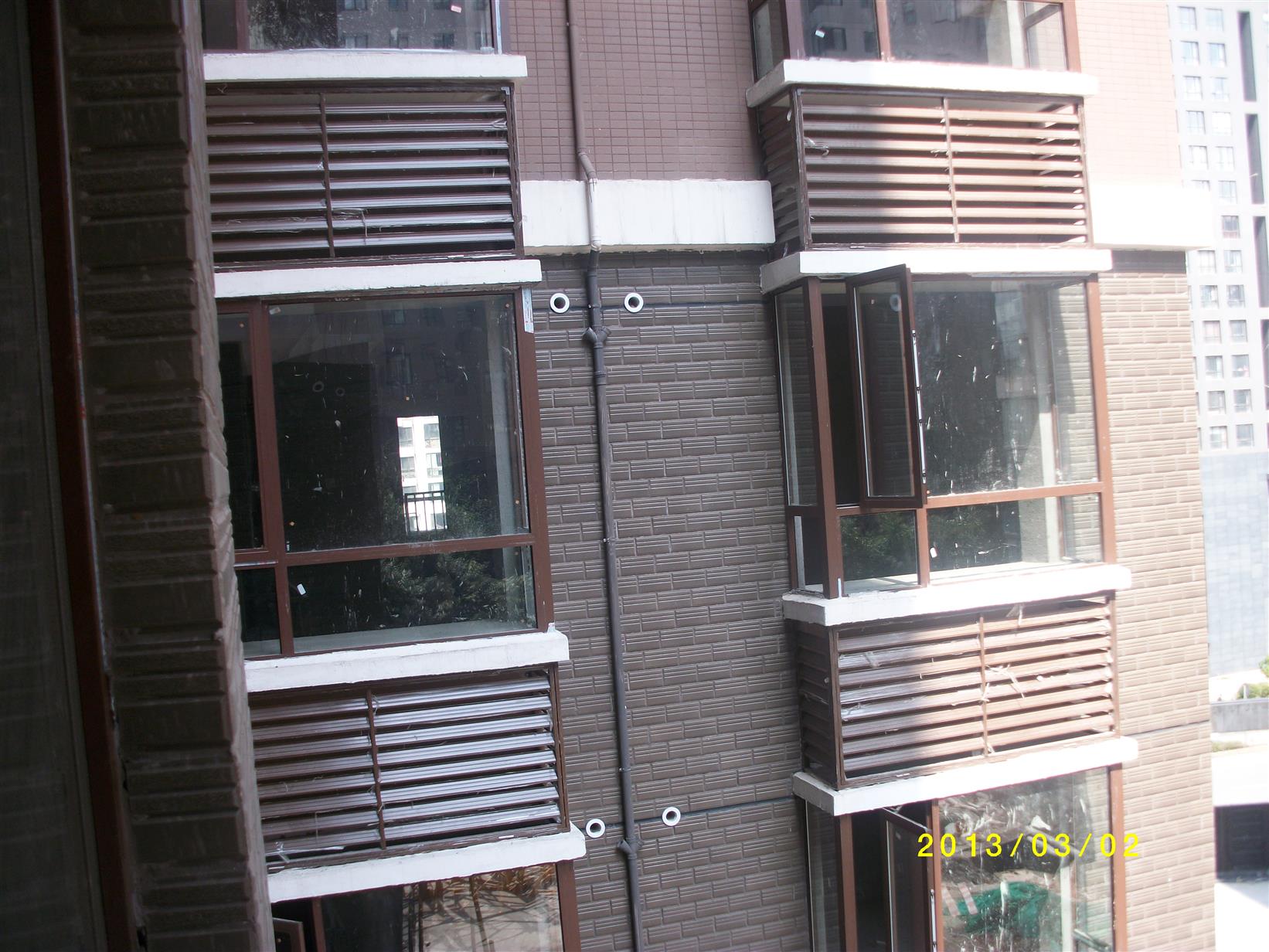 办公楼锌钢百叶窗制作流程 铝合金百叶窗 湖南锌钢护栏材料厂家