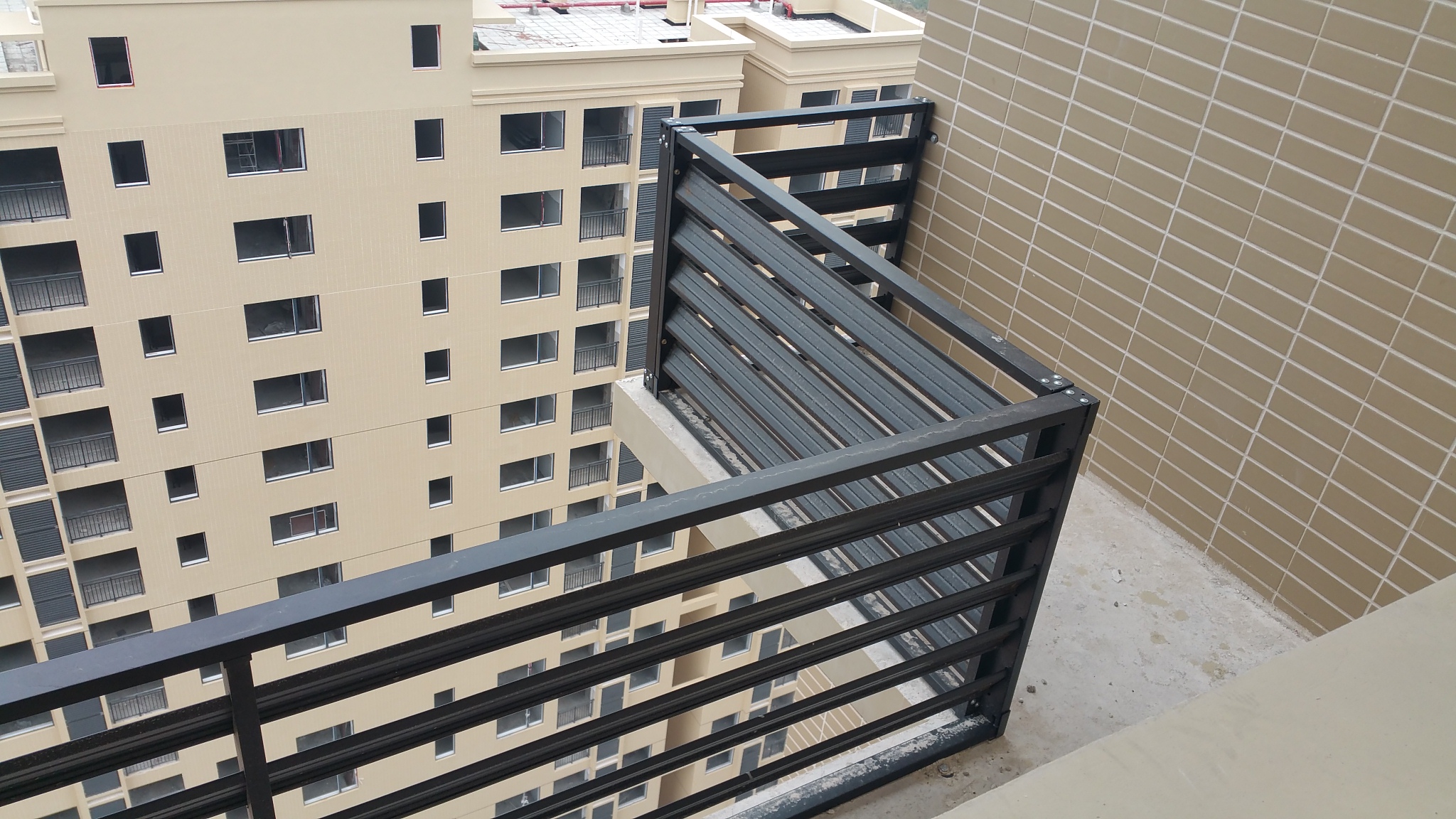 大厦锌钢护栏百叶窗定制厂商 金属百叶窗 使用说明介绍