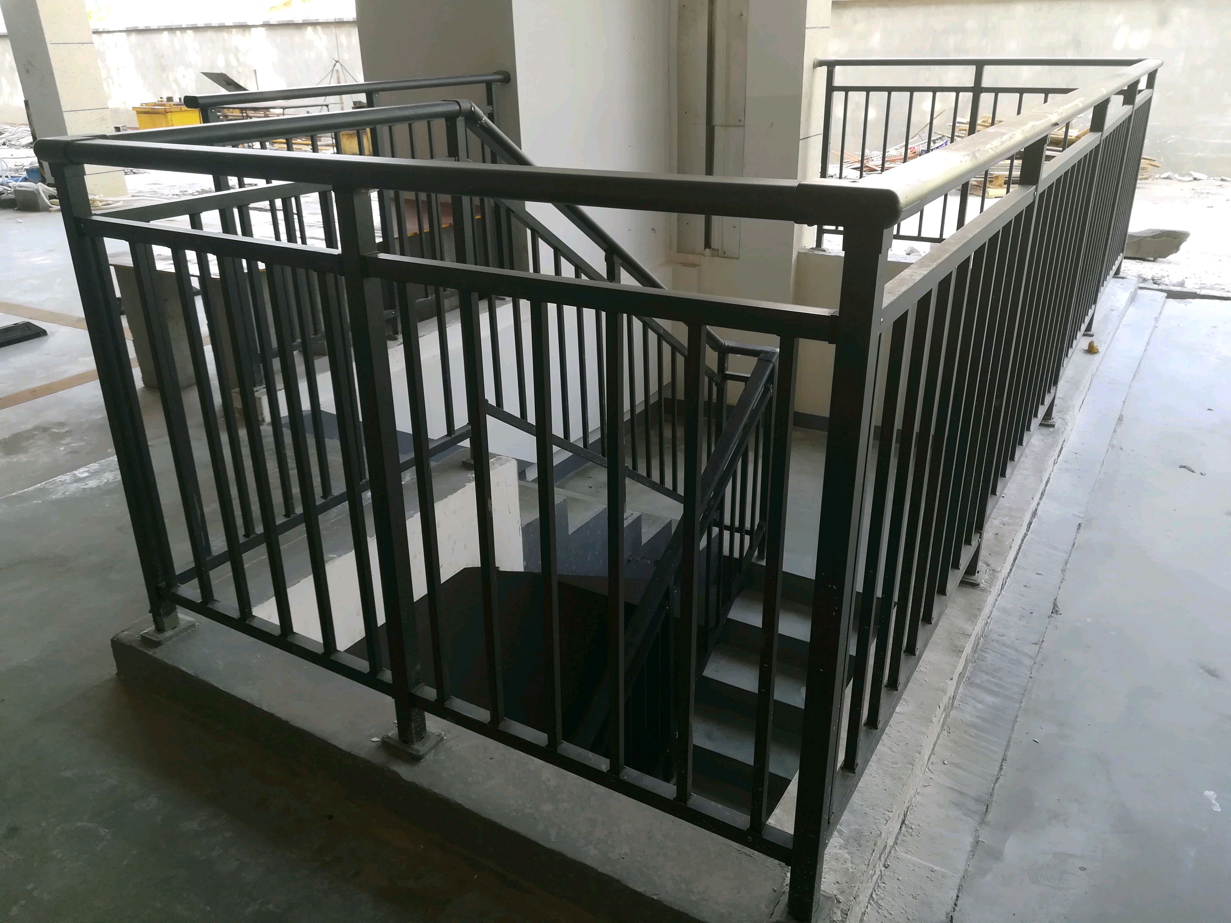 拼接式锌钢楼梯扶手安装 湖南锌钢护栏材料厂家