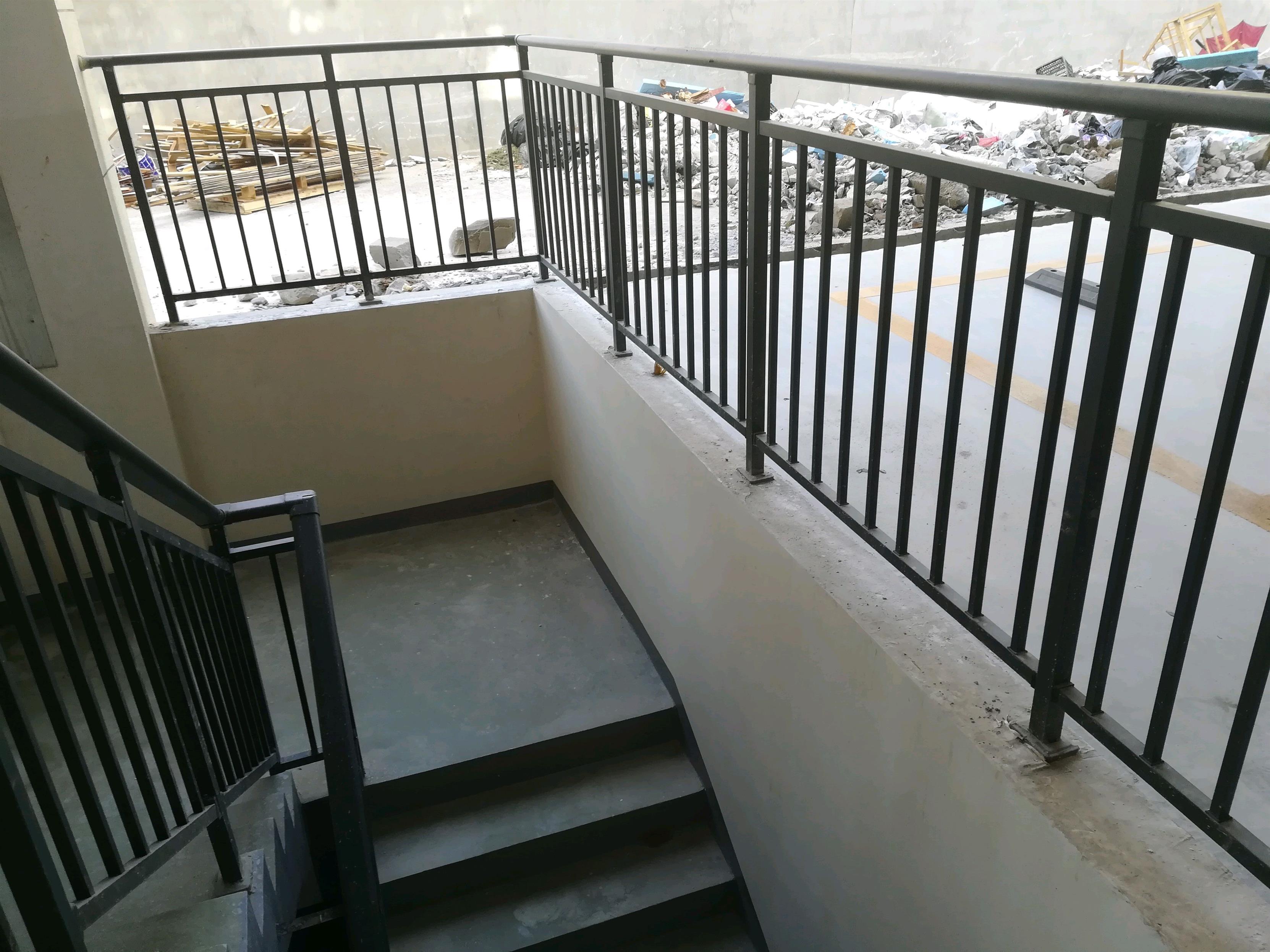 锌钢小区楼梯扶手制作流程 专注生产销售交通安全设施
