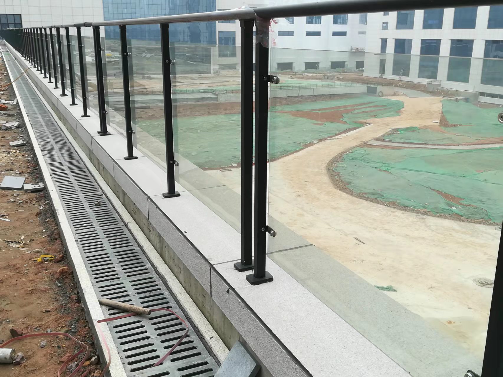 别墅锌钢护栏玻璃栏杆可定做 锌钢玻璃护栏 使用说明介绍
