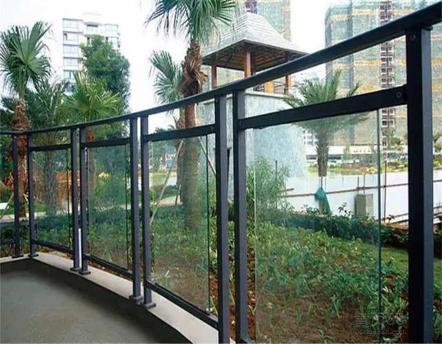 家用阳台耐脏锌钢玻璃栏杆安装步骤 锌钢玻璃栏杆 规格配置详解