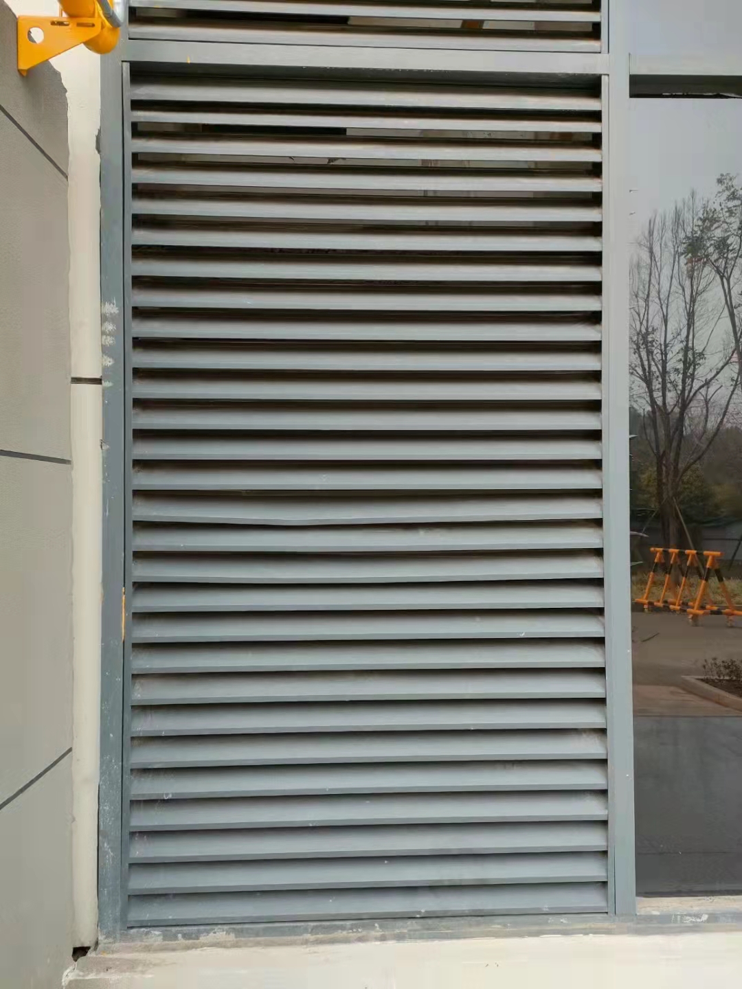 办公楼锌钢百叶窗制作 铝合金百叶窗 湖南锌钢护栏材料厂家