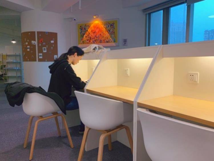 信阳本科学生用封闭式自习桌椅定做众思创家具