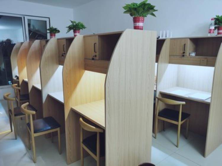 威海大学学生用木质学习桌椅 厂家众思创家具