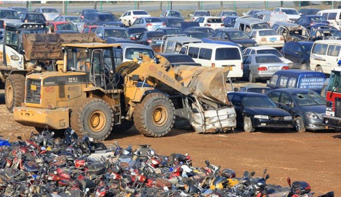 长期回收废弃车辆 报废车收购 上门拖车 当场结算