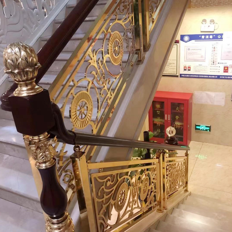 南郑酒店镀金铜艺楼梯扶手弧形款式艳丽多姿