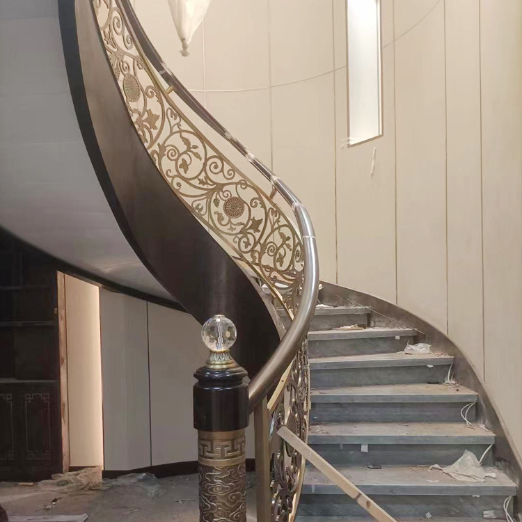 米脂别墅安装玫瑰金铜楼梯扶手呈现不可多见的美