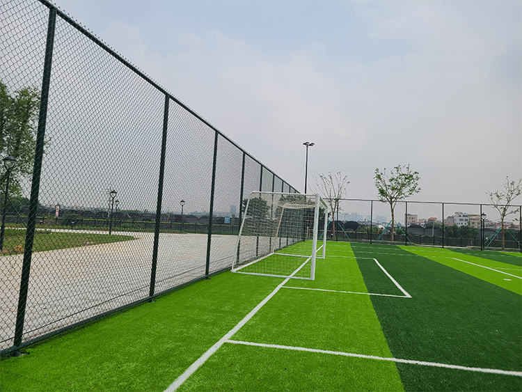 广东中山小区热镀锌隔离网学校球场围网安装运动场体育围网​
