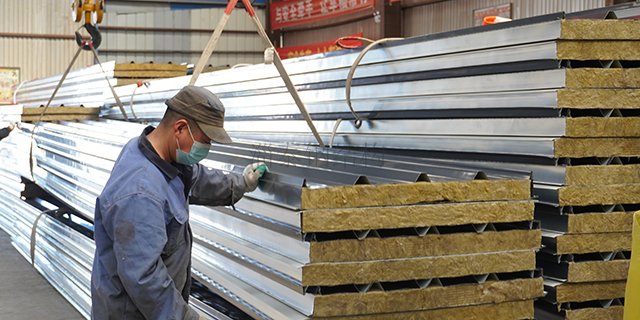辽宁单层不锈钢屋面夹芯板钢构公司 和谐共赢 山东淄泰钢结构供应