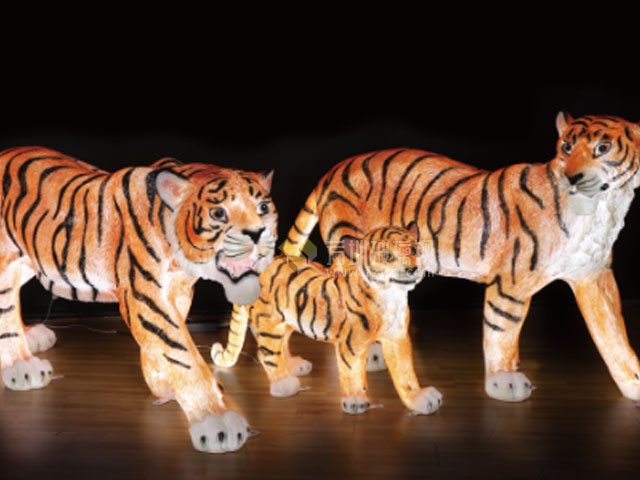 广东玻璃钢雕塑厂家定制户外大型动物摆件人物美陈道具装饰模型