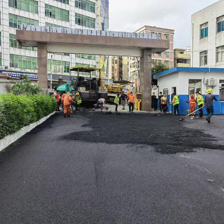 光明醫(yī)院瀝青道路修補 冷拌瀝青道路施工造價 透水瀝青攤鋪