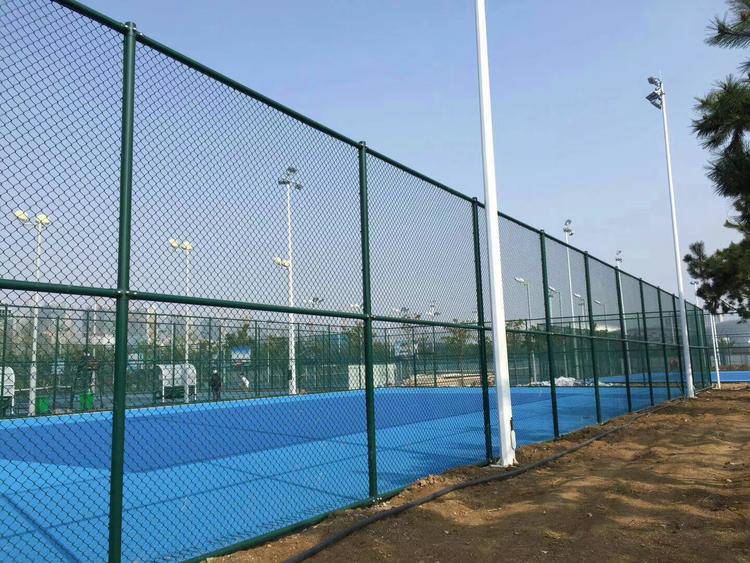 南宁隆安户外羽毛球场围网体育馆围栏上学安装施工