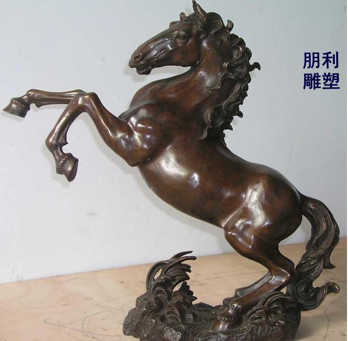 飞马雕塑定制厂家 几何动物类型 城堡飞马雕塑形式