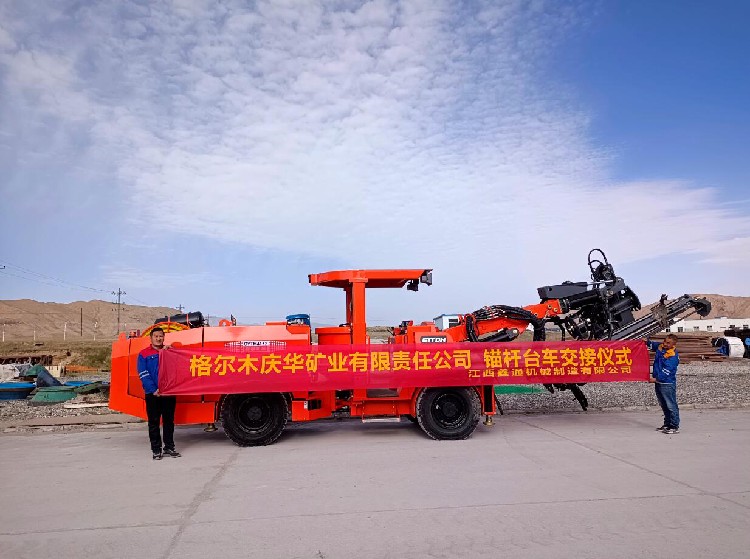 北京轮胎式采矿台车尺寸,液压采矿钻机