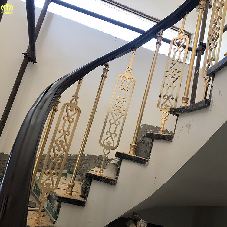 南京别墅全铜楼梯立柱栏杆工厂 细腻的金属质感