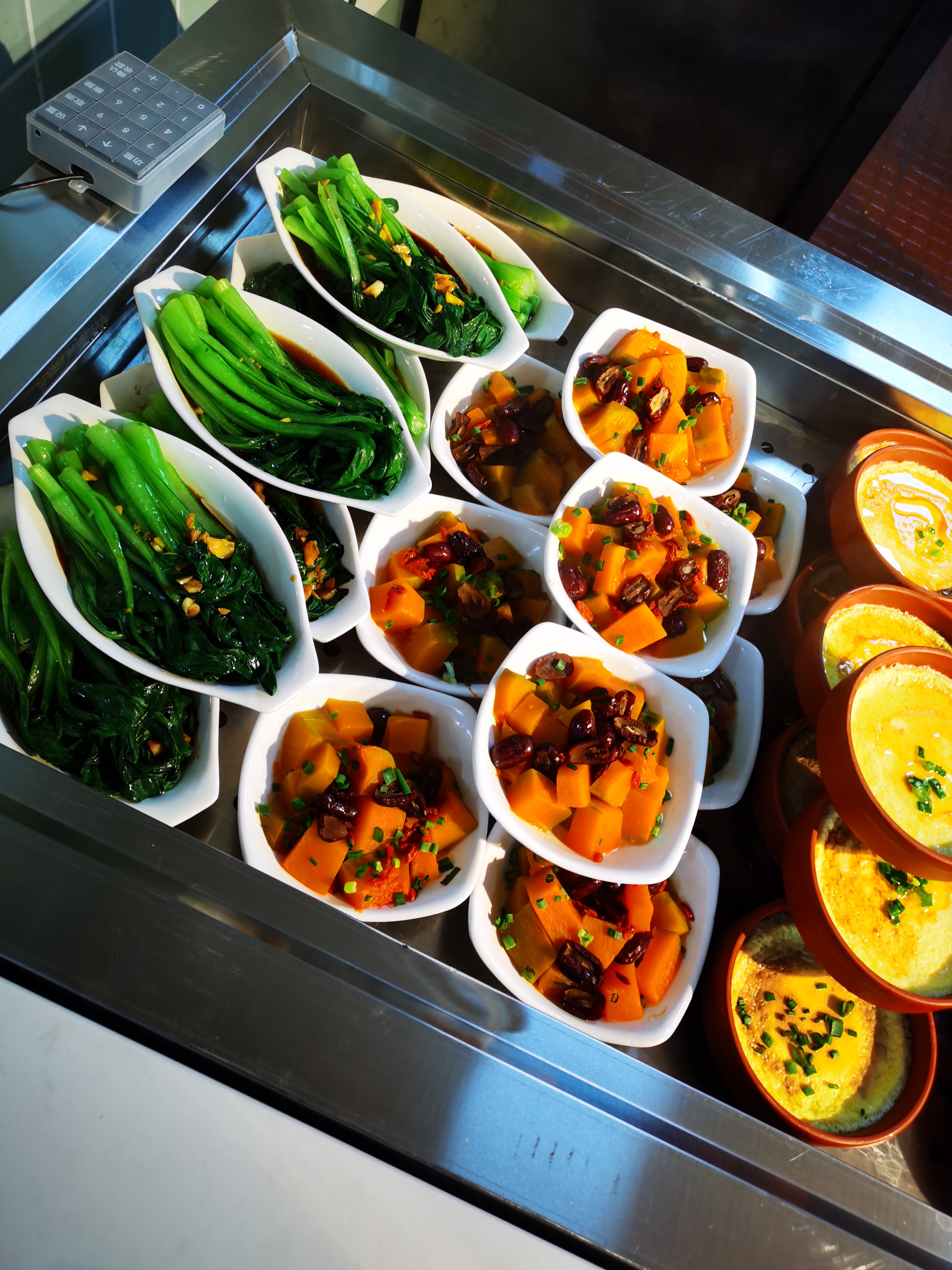 学校食堂食材管理出规范，开源膳食食堂从源头把控食品安全