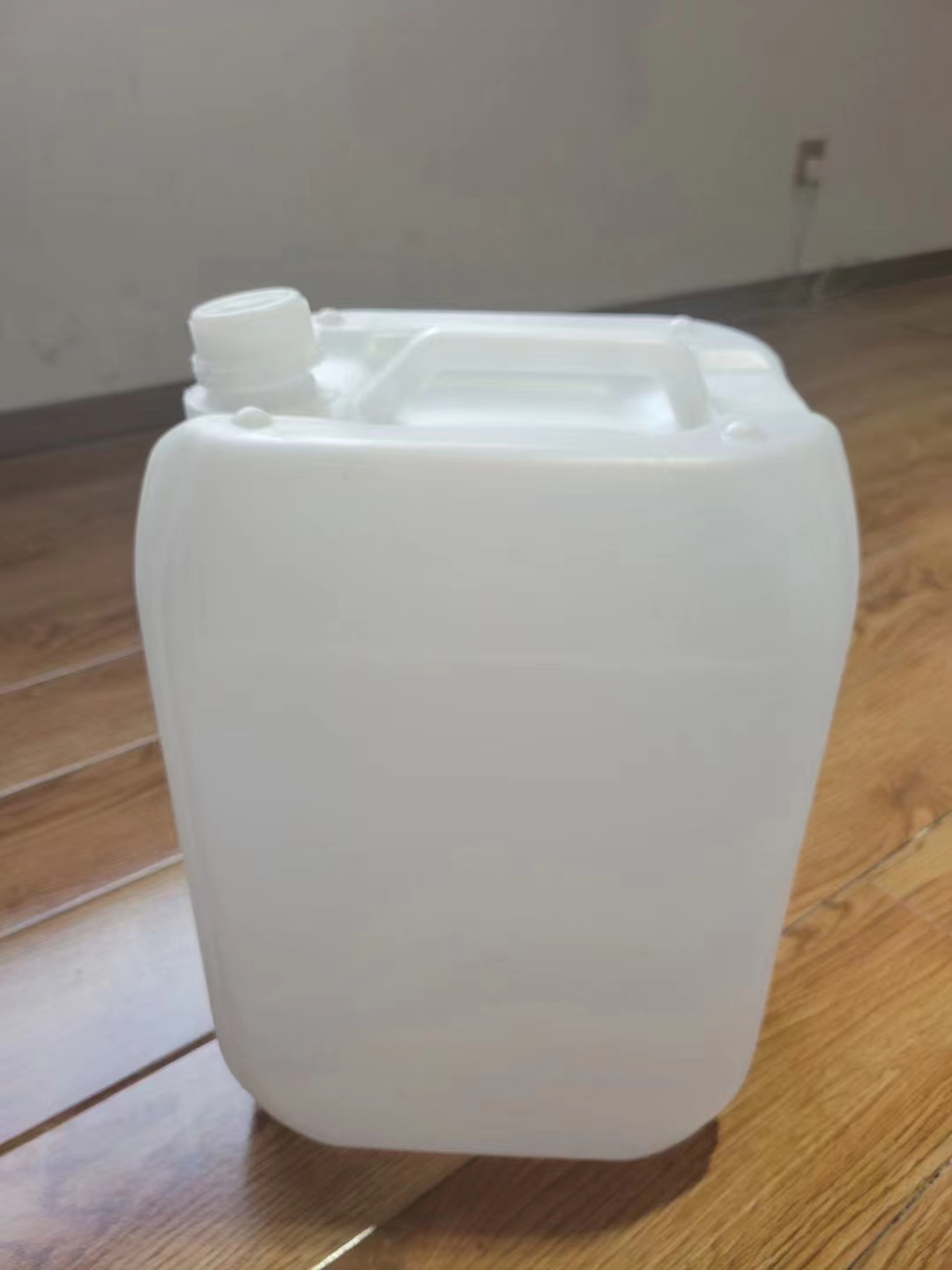 塑料罐25升包装桶车用尿素桶25公斤食用油罐