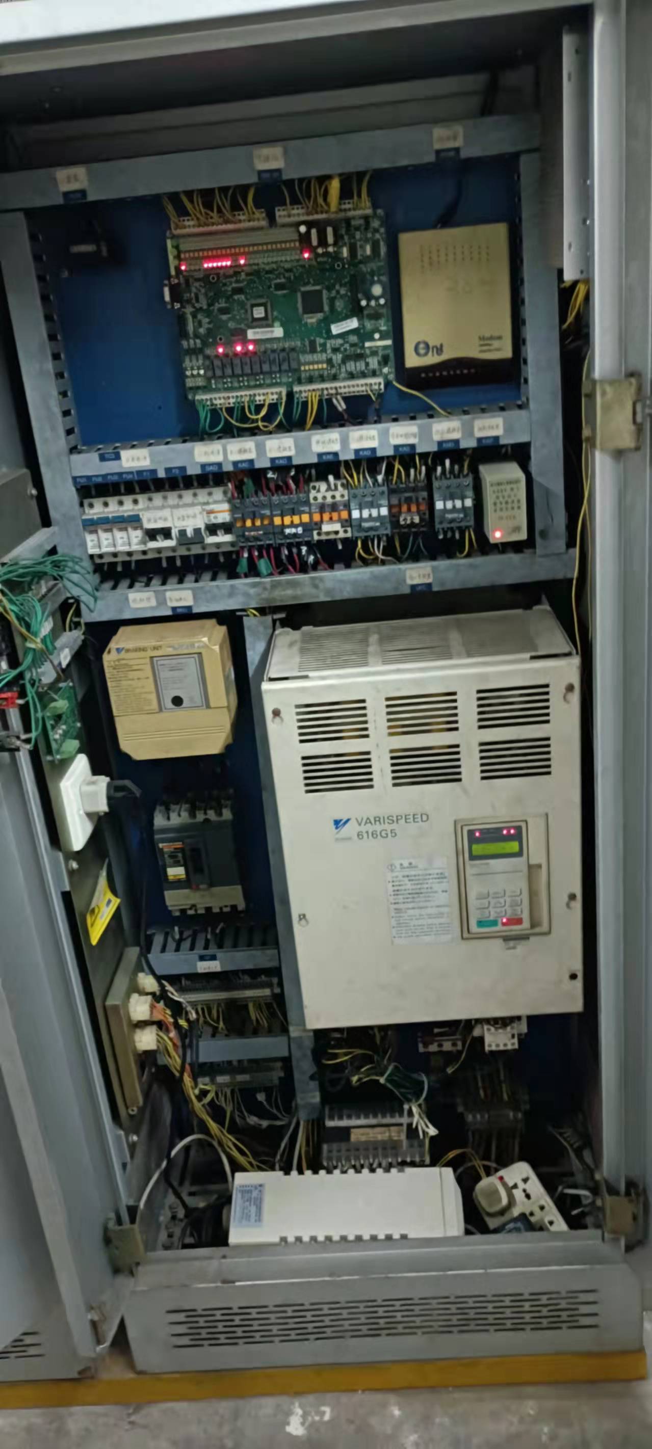 佛山电梯变频器安川VS616G5系列维修