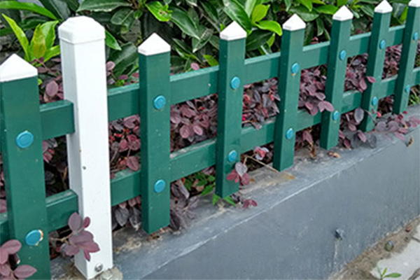 安徽合肥小区道路护栏供应商 鸿尊金属 绿化护栏价格