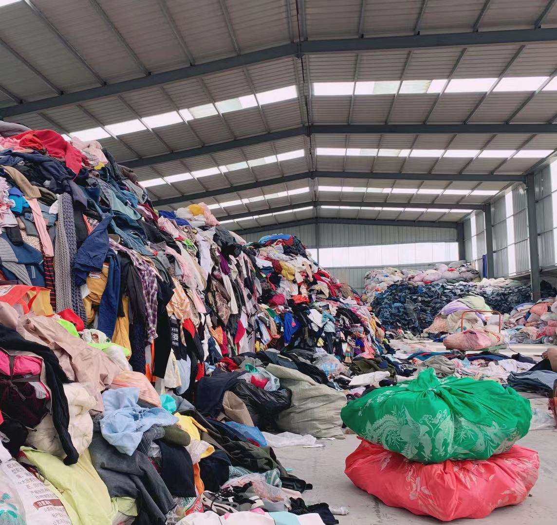 无锡旧衣回收厂-无锡衣服回收企业-无锡鑫邦可再生资源有限公司