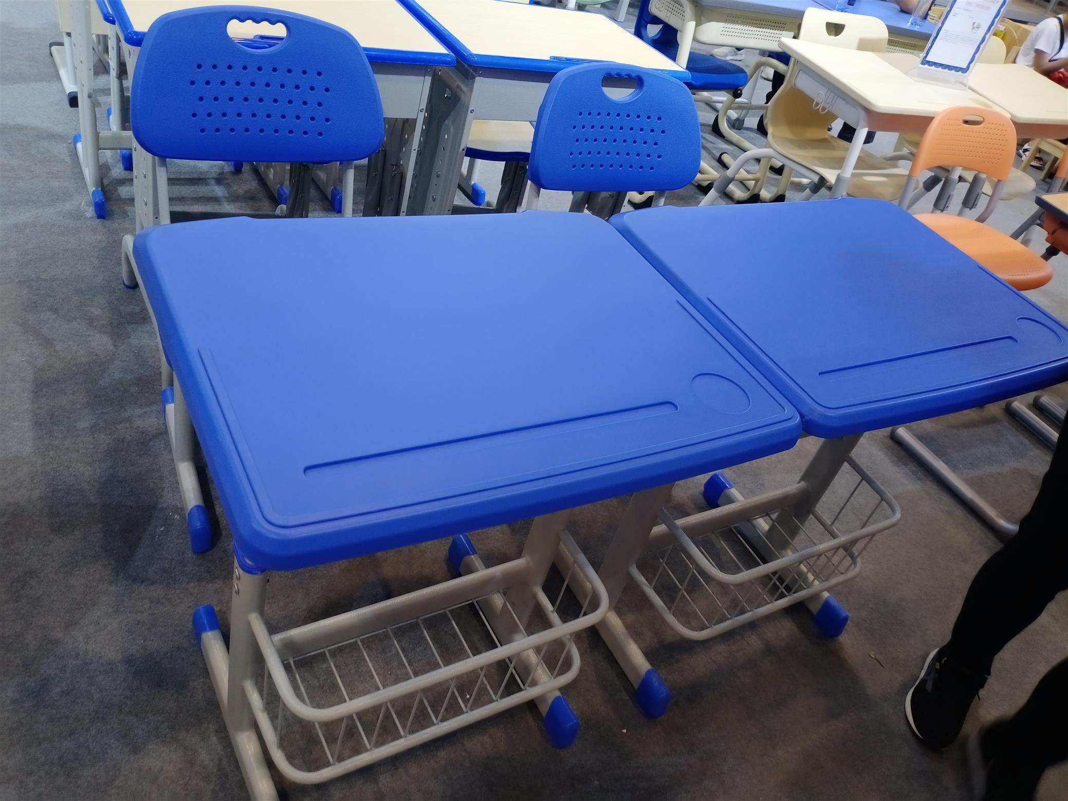 崇左单人课桌椅特价优惠