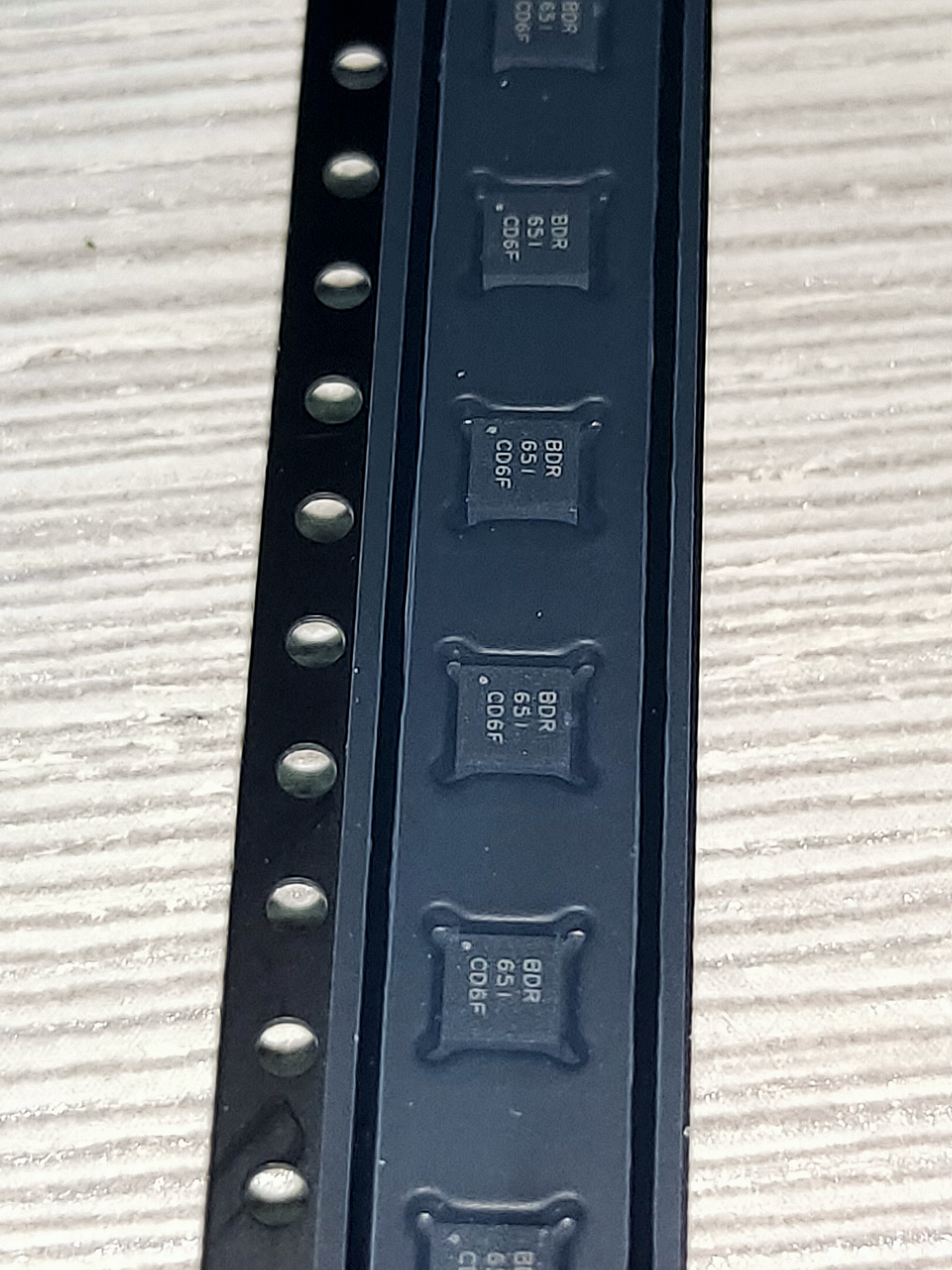SGM31323YUDW8G/TR 封装UTDFN1.5x1.5-8L 预售芯片