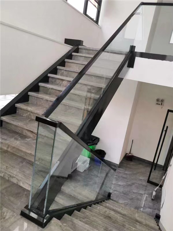 三门峡玻璃扶手楼梯 玻璃楼梯扶手价格 不锈钢玻璃楼梯扶手