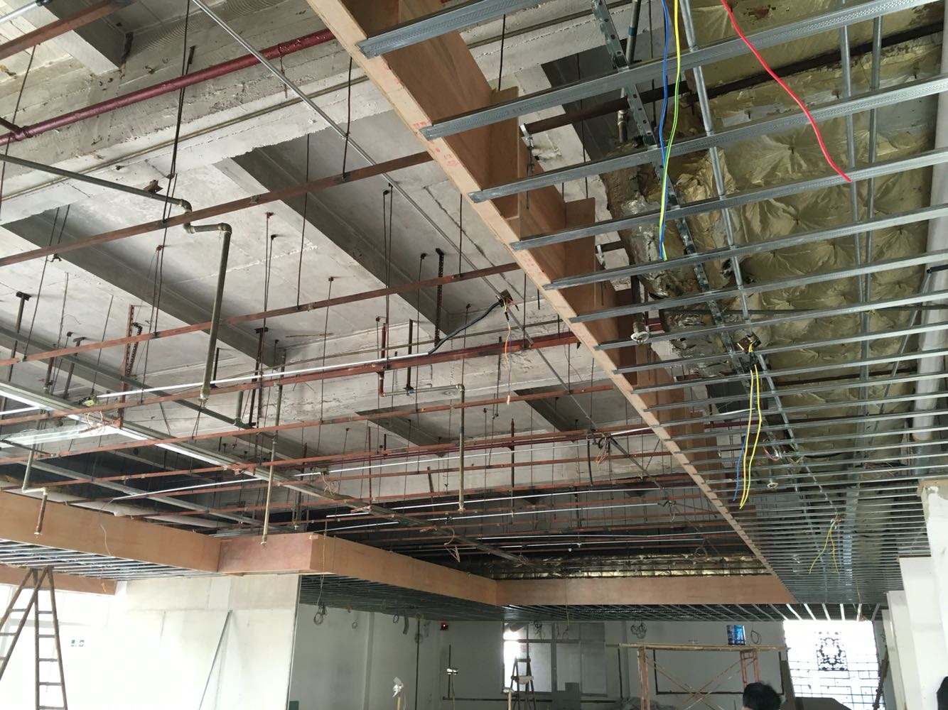 深圳龙岗中心城办公室彩钢板隔墙费用收费合理吗