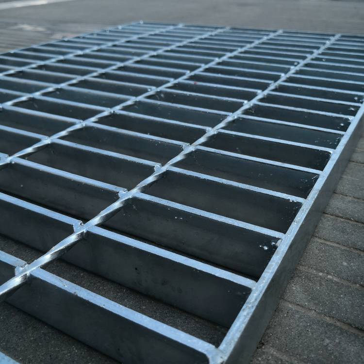 平爵供应Q235G303/30/100钢格板 热镀锌钢格栅板