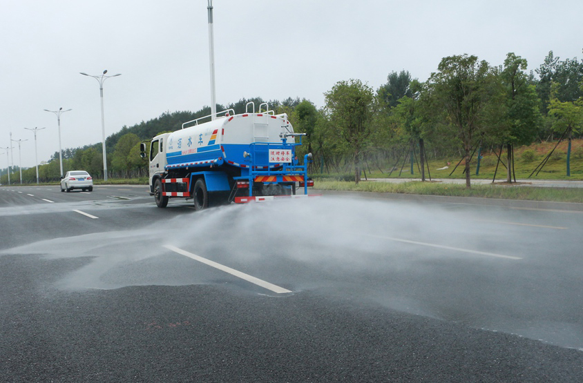 武汉全地区提供洒水 车雾炮车租赁送车上门带司机可用于绿化浇灌、道路清洗、人工降雨、降尘等、、