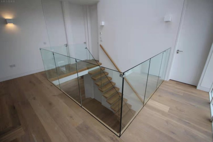 吉安玻璃楼梯定制—罗氏品格楼梯