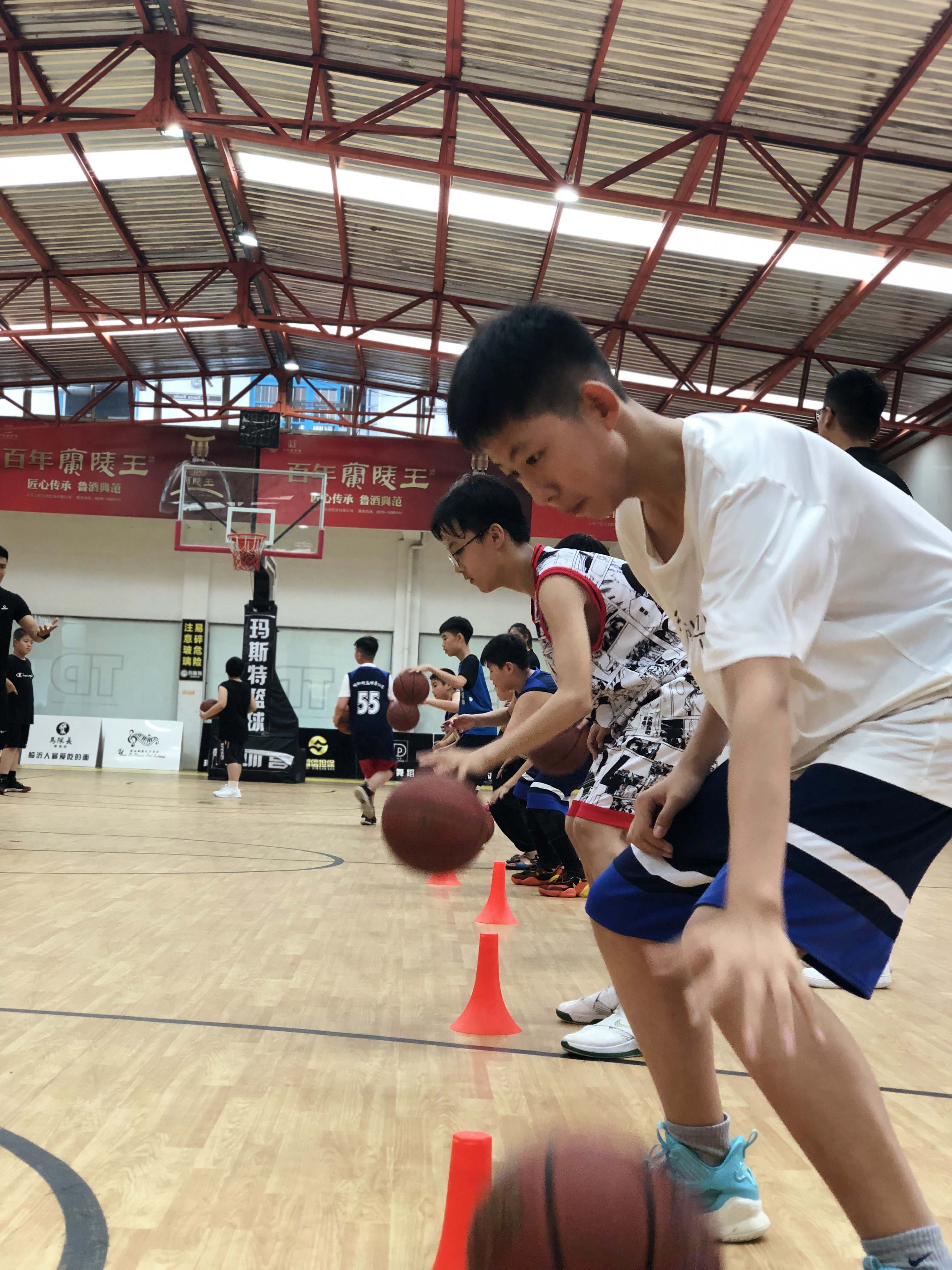 临沂兰山小学生篮球俱乐部 山东篮艺体育供应