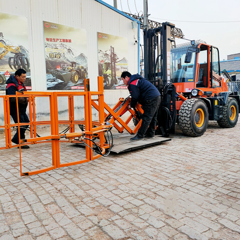 5吨越野叉车山路行驶铰接转向叉车安装7米吊臂价格