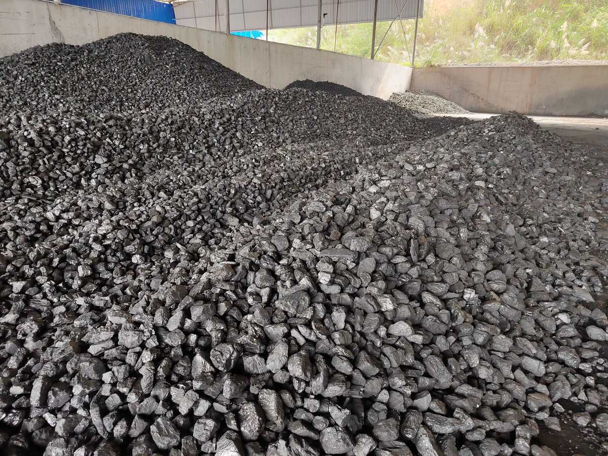 广西50亩煤炭厂家批发供应山西白煤低硫高卡煤锅炉用煤