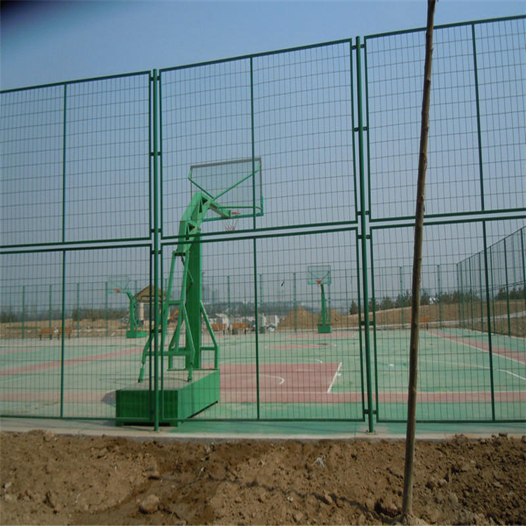 恺嵘 4米高5公分网孔墨绿色浸塑球场 体育场围网
