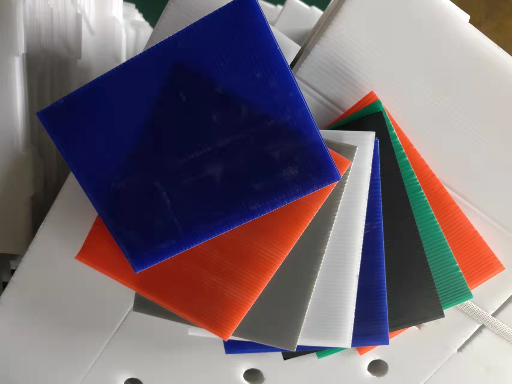 厂家销售塑料中空板周转箱产品可以循环利用防水防潮