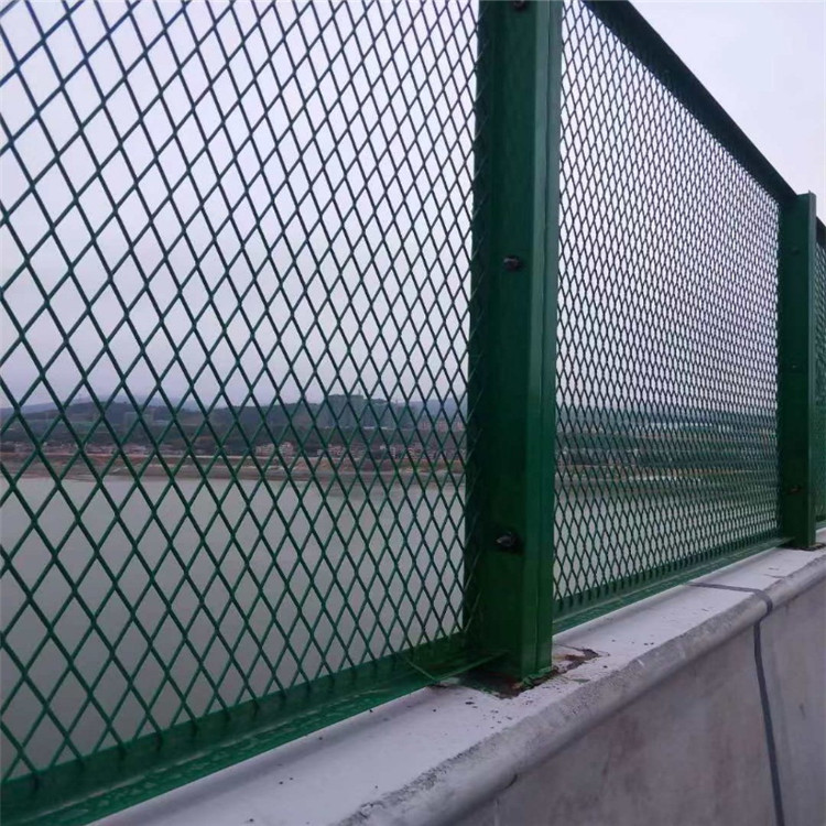 恺嵘 桥梁防抛网 边框焊网 公路护栏网 道路隔离防护栏 安装简便