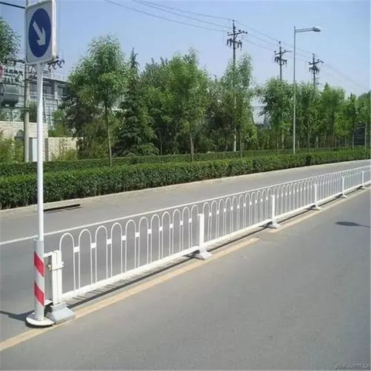 镀锌圆钢京式护栏 **道路隔离栏杆 恺嵘公路围栏