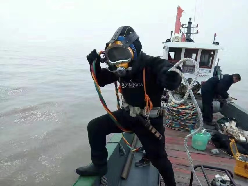 厦门市潜水员作业服务公司