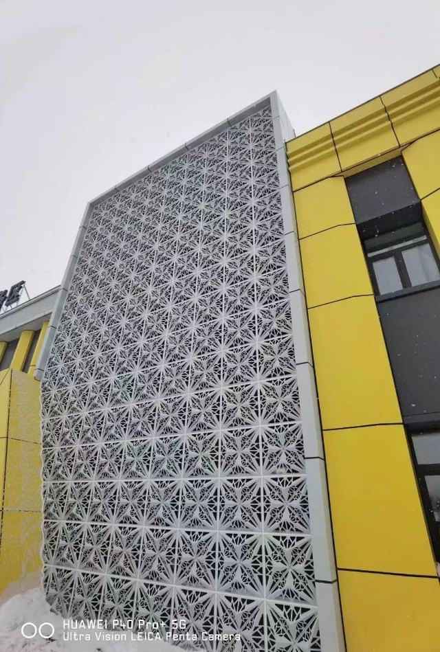 氟碳铝幕墙铝单板镂空铝板包柱冲孔铝板弧形单板
