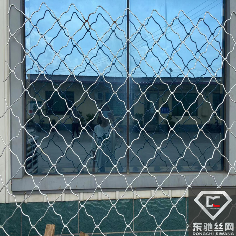 镀锌美格网 井陉美格网 隔离防盗窗户网 防护栏 东驰生产