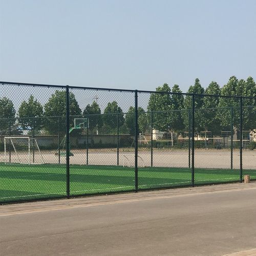 夏博标准足球场围网 施工学校操场围网