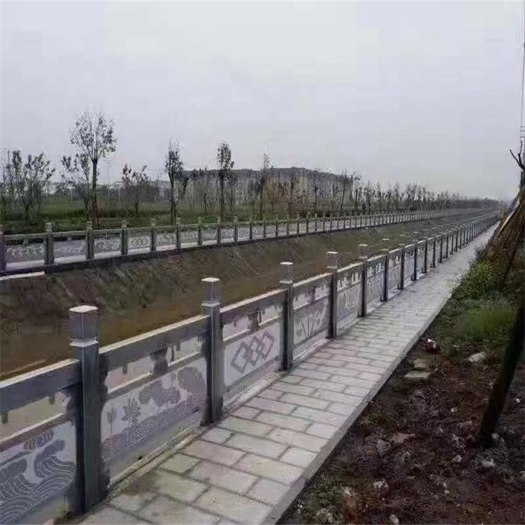 贵州遵义仿藤石栏杆批发价 水泥仿真树藤栏杆护栏 护栏施工团队