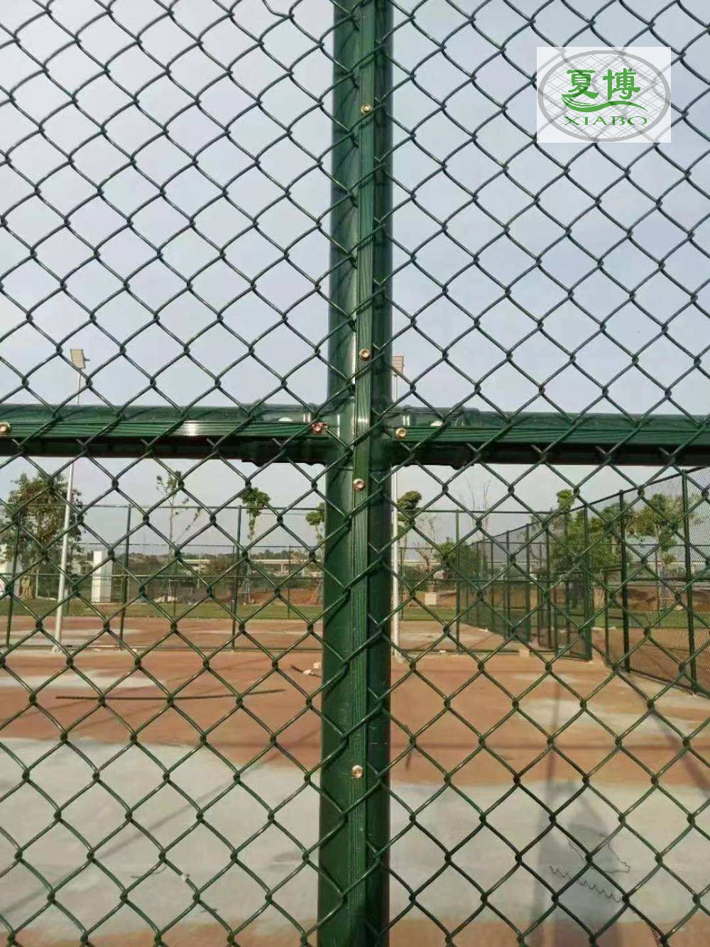 北京运动场围栏报价 4米高篮球场围栏网厂家 夏博